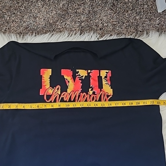 Gildan Black Short Sleeve Tee with Red and Yellow Superbowl Graphics NWOT - Picture 12 of 14